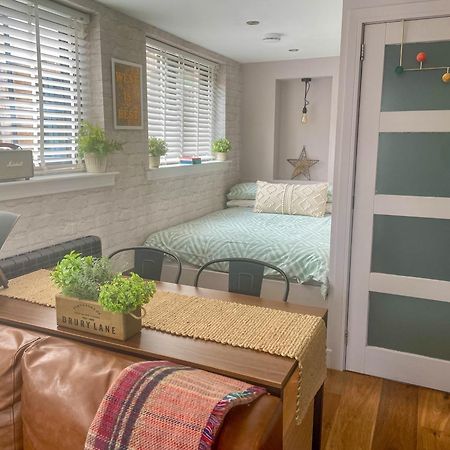 Stylish, Central Studio With Kitchen & Large Deck Fort William Buitenkant foto