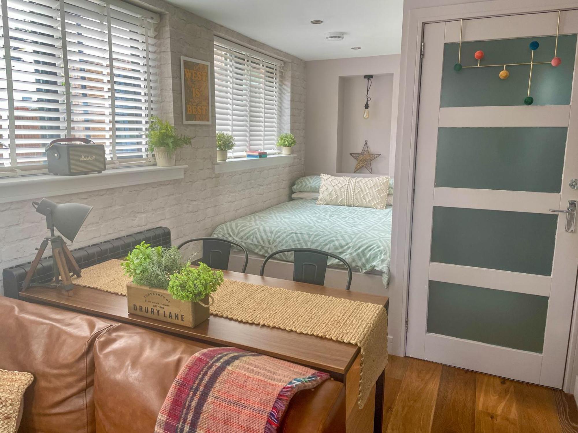 Stylish, Central Studio With Kitchen & Large Deck Fort William Buitenkant foto